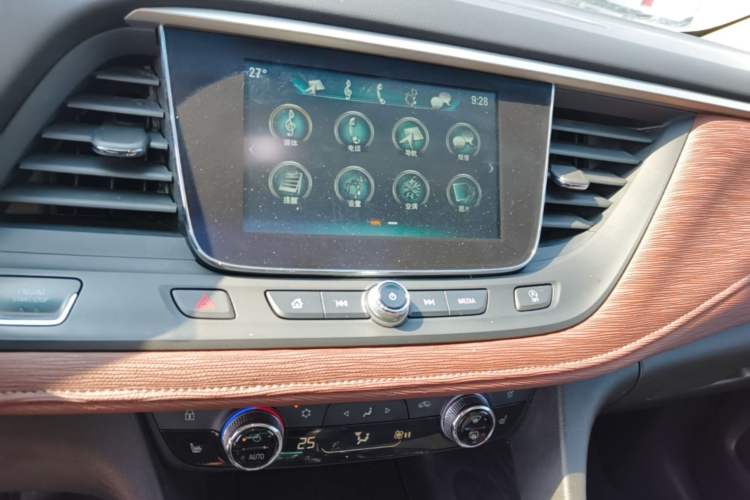 Used Buick GL6 2019 18T 6-Seater Connected Luxury Version China VI Standard Audio And AC Panel