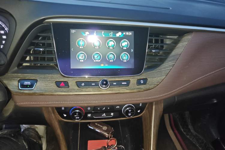 Used Buick GL6 2019 18T 5-Seater Connected Luxury Version China V Standard Audio And AC Panel