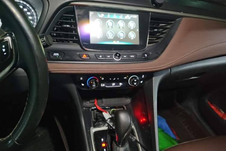 Used Buick GL6 2019 18T 6-Seater Connected Luxury Version China VI Standard Audio And AC Panel