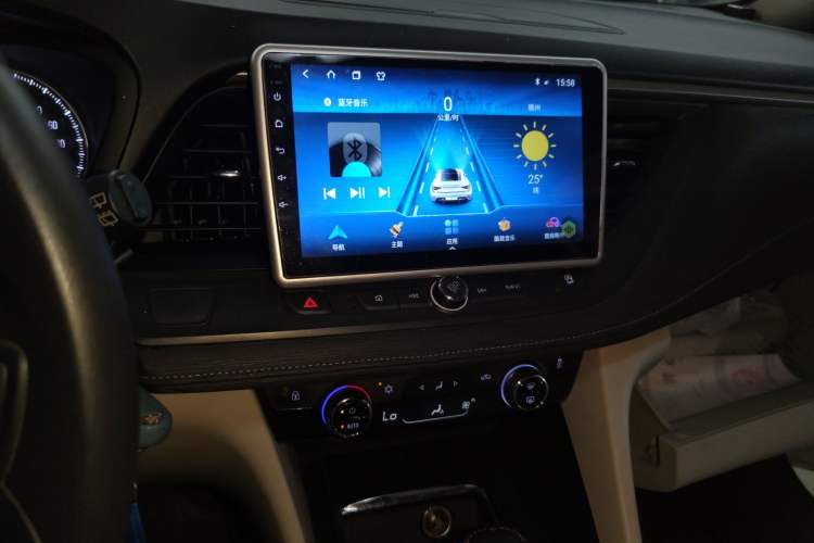 Used Buick GL6 2019 18T 6-Seater Elite Version China V Standard Audio And AC Panel