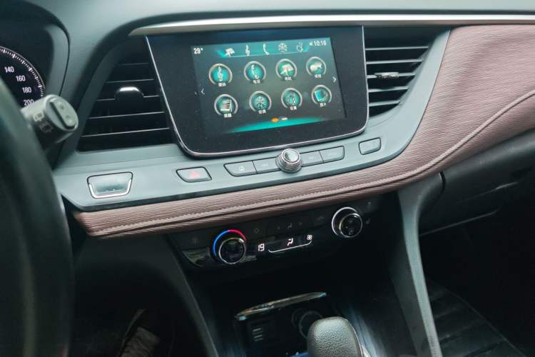 Used Buick GL6 2019 18T 6-Seater Connected Luxury Version China VI Standard Audio And AC Panel