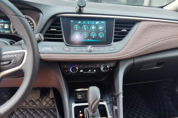 Used Buick GL6 2019 18T 6-Seater Connected Luxury Version China VI Standard Audio And AC Panel