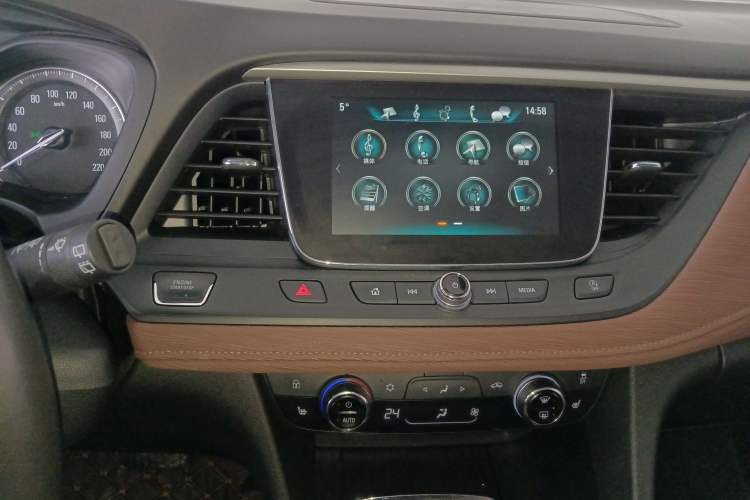 Used Buick GL6 2019 18T 6-Seater Connected Luxury Version China VI Standard Audio And AC Panel