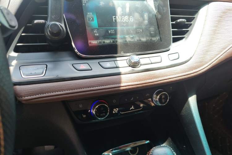 Used Buick GL6 2019 18T 6-Seater Connected Luxury Version China VI Standard Audio And AC Panel