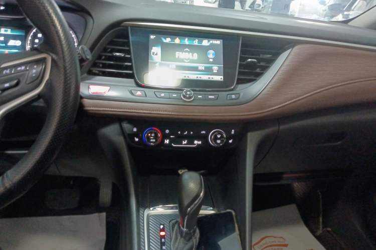Used Buick GL6 2019 18T 6-Seater Connected Luxury Version China V Standard Audio And AC Panel