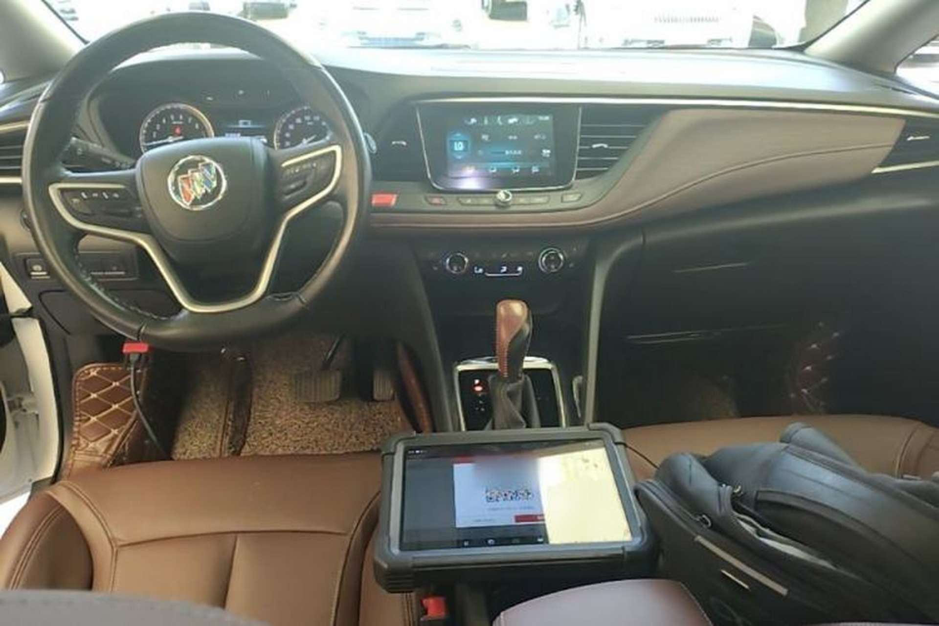 Used Buick GL6 2019 18T 6-Seater Connected Luxury Version China VI Standard Center Console