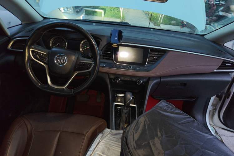 Used Buick GL6 2019 18T 6-Seater Connected Luxury Version China VI Standard Center Console