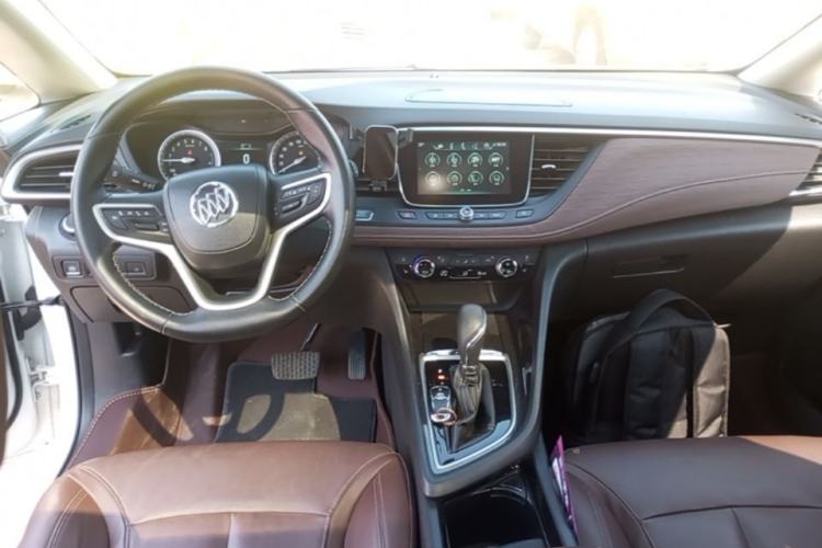 Used Buick GL6 2019 18T 6-Seater Connected Luxury Version China VI Standard Center Console