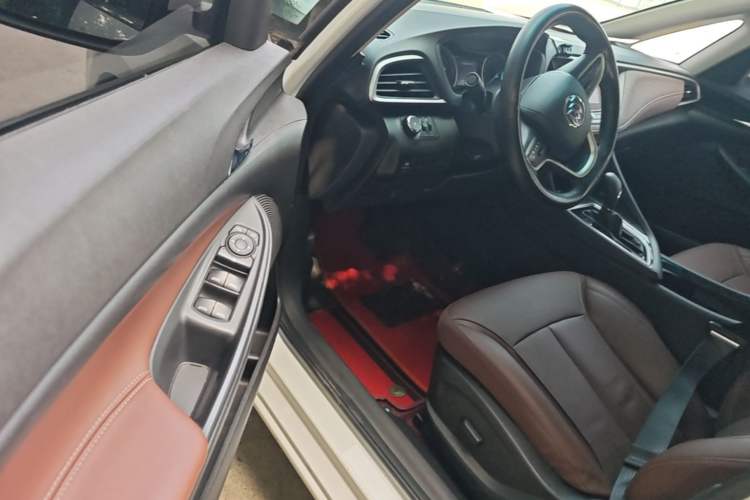 Used Buick GL6 2019 18T 6-Seater Connected Luxury Version China VI Standard Driver Seat