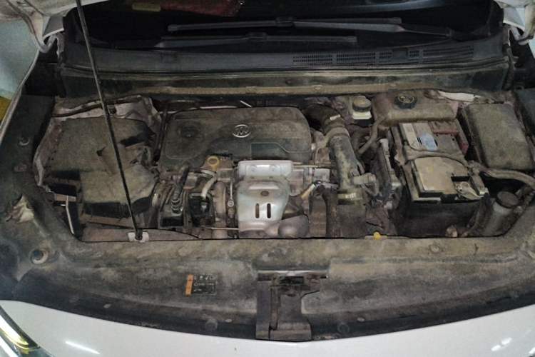 Used Buick GL6 2019 18T 6-Seater Connected Luxury Version China VI Standard Engine Bay