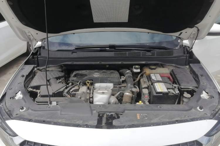 Used Buick GL6 2019 18T 6-Seater Connected Luxury Version China VI Standard Engine Bay