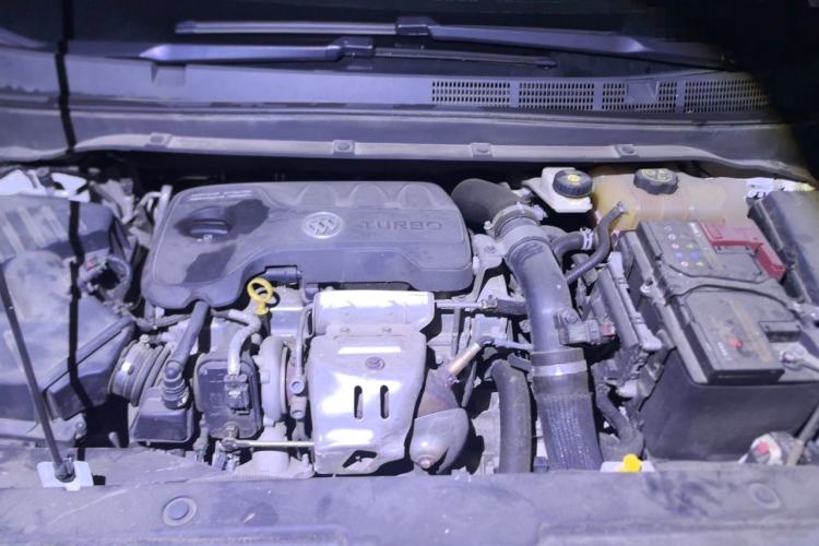 Used Buick GL6 2019 18T 6-Seater Connected Luxury Version China V Standard Engine Bay