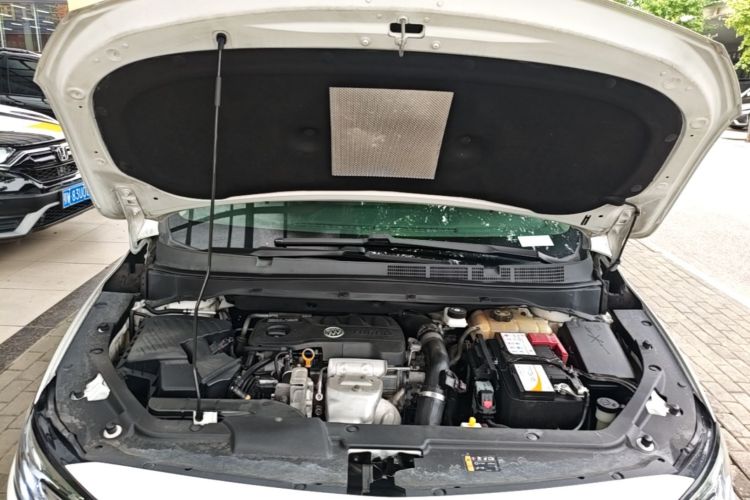 Used Buick GL6 2019 18T 6-Seater Elite Version China VI Standard Engine Bay