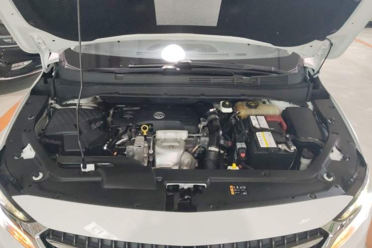 Used Buick GL6 2019 18T 6-Seater Connected Luxury Version China VI Standard Engine Bay