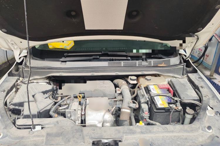 Used Buick GL6 2019 18T 6-Seater Connected Luxury Version China VI Standard Engine Bay