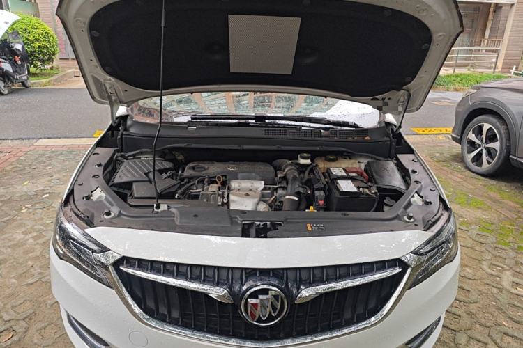 Used Buick GL6 2019 18T 6-Seater Connected Luxury Version China VI Standard Engine Bay