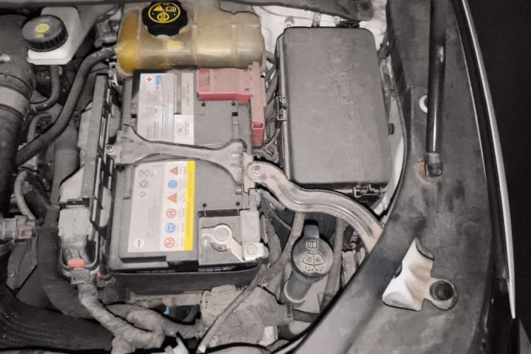 Used Buick GL6 2019 18T 6-Seater Connected Luxury Version China VI Standard Engine Bay Left