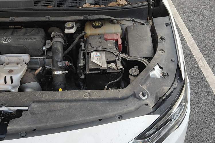 Used Buick GL6 2019 18T 6-Seater Elite Version China VI Standard Engine Bay Left