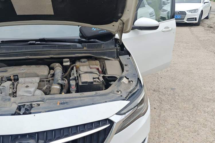 Used Buick GL6 2019 18T 6-Seater Elite Version China VI Standard Engine Bay Left