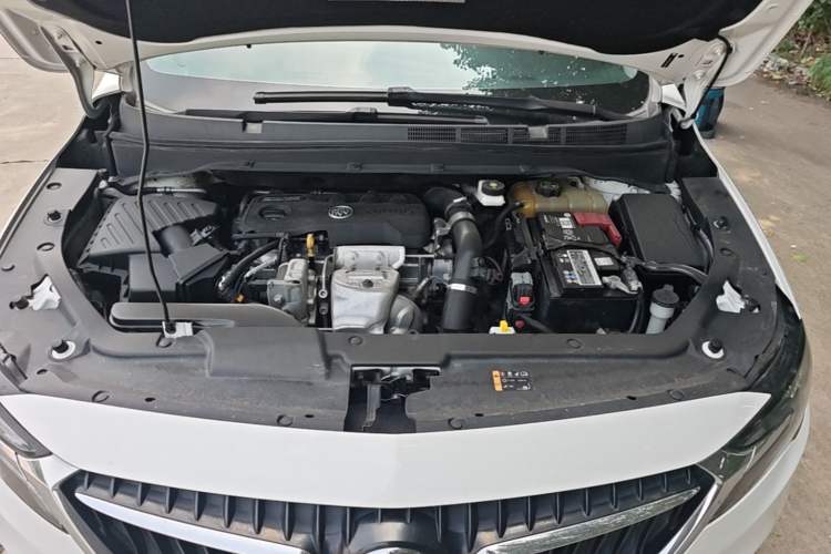 Used Buick GL6 2019 18T 6-Seater Connected Luxury Version China VI Standard Engine Bay