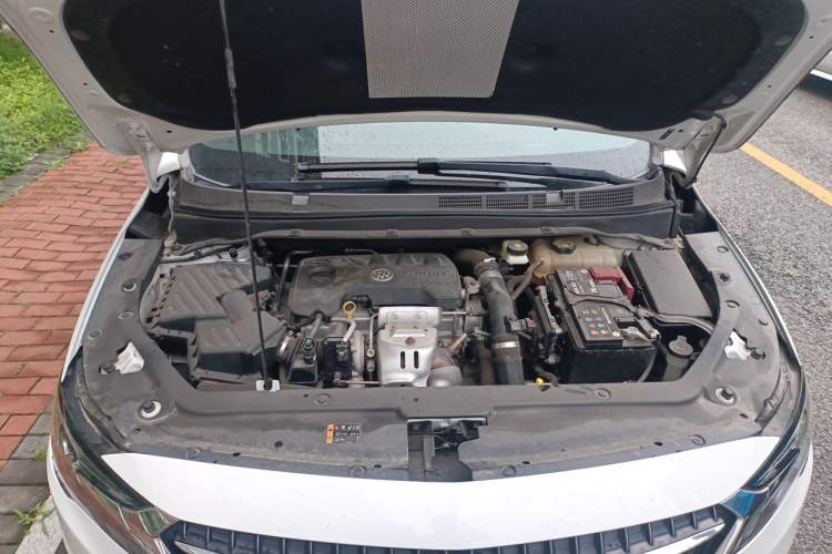 Used Buick GL6 2019 18T 6-Seater Connected Luxury Version China V Standard Engine Bay