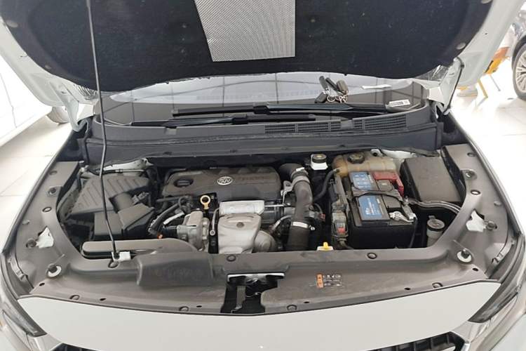 Used Buick GL6 2019 18T 6-Seater Connected Luxury Version China VI Standard Engine Bay