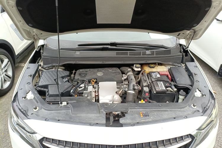 Used Buick GL6 2019 18T 6-Seater Elite Version China VI Standard Engine Bay