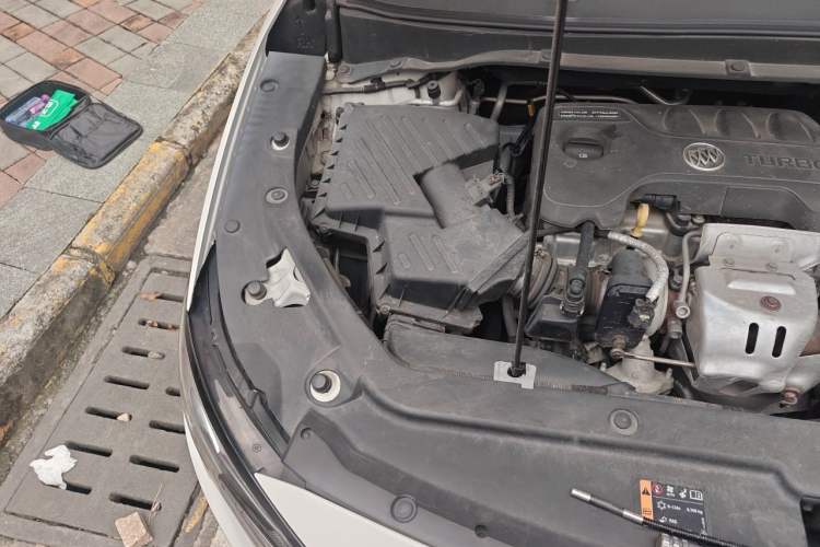 Used Buick GL6 2019 18T 6-Seater Connected Luxury Version China VI Standard Engine Bay Right
