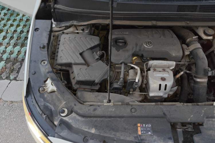 Used Buick GL6 2019 18T 6-Seater Connected Luxury Version China VI Standard Engine Bay Right