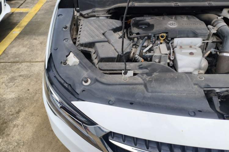 Used Buick GL6 2019 18T 6-Seater Elite Version China VI Standard Engine Bay Right