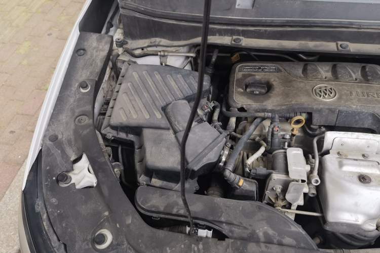 Used Buick GL6 2019 18T 6-Seater Connected Luxury Version China VI Standard Engine Bay Right