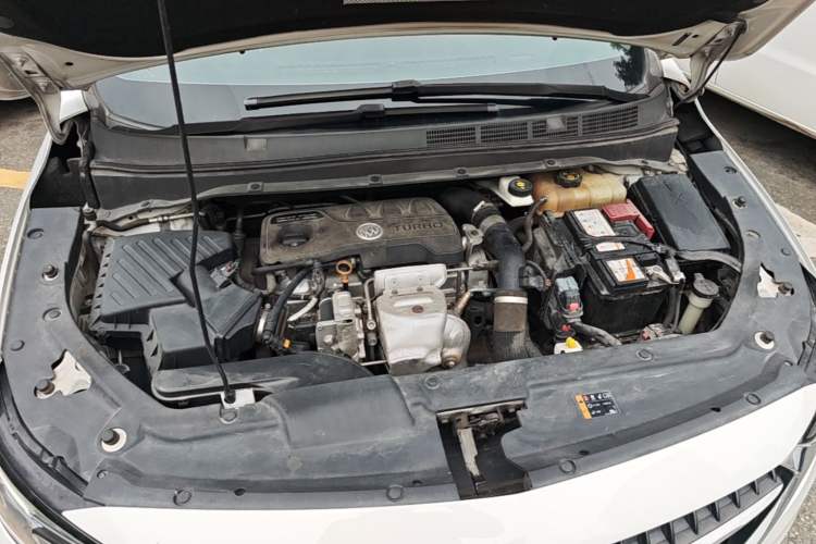 Used Buick GL6 2019 18T 6-Seater Connected Luxury Version China VI Standard Engine Bay