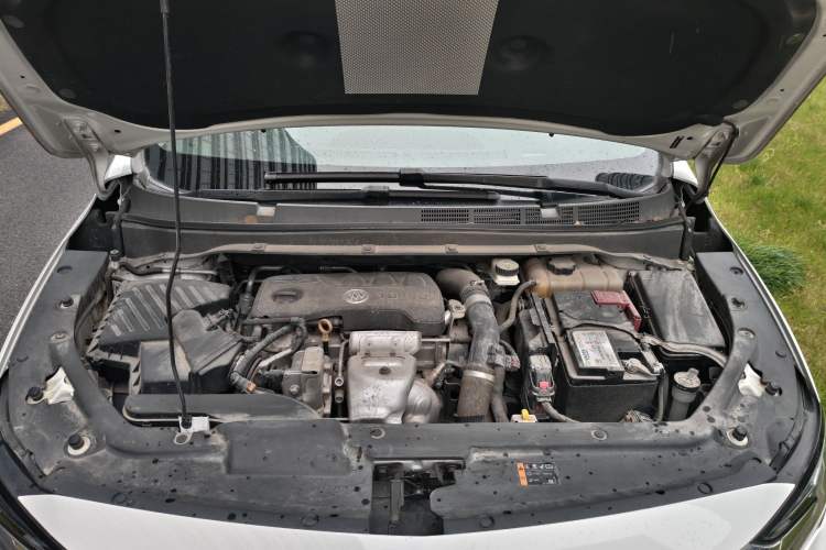 Used Buick GL6 2019 18T 6-Seater Connected Luxury Version China VI Standard Engine Bay