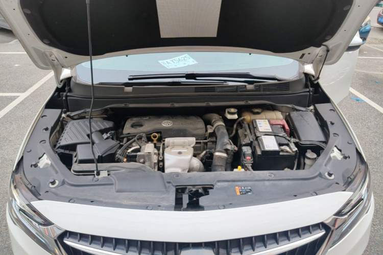 Used Buick GL6 2019 18T 6-Seater Connected Luxury Version China VI Standard Engine Bay