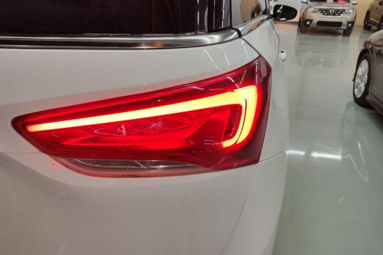 Used Buick GL6 2019 18T 6-Seater Connected Luxury Version China VI Standard Exterior 1