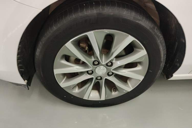 Used Buick GL6 2019 18T 6-Seater Connected Luxury Version China VI Standard Exterior 2