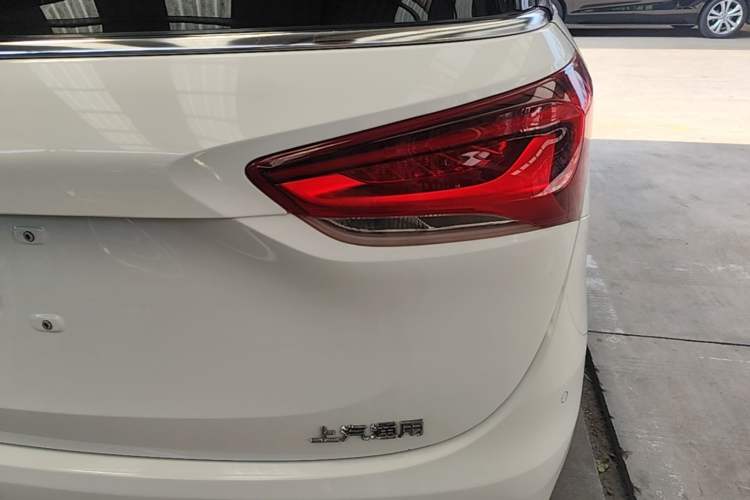 Used Buick GL6 2019 18T 6-Seater Connected Luxury Version China VI Standard Exterior 3