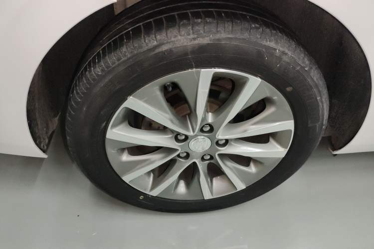 Used Buick GL6 2019 18T 6-Seater Connected Luxury Version China VI Standard Exterior 3