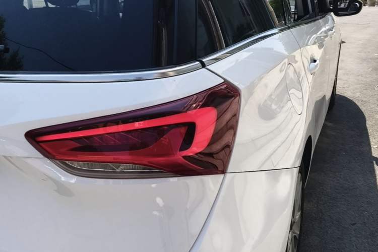 Used Buick GL6 2019 18T 6-Seater Connected Luxury Version China VI Standard Exterior 3