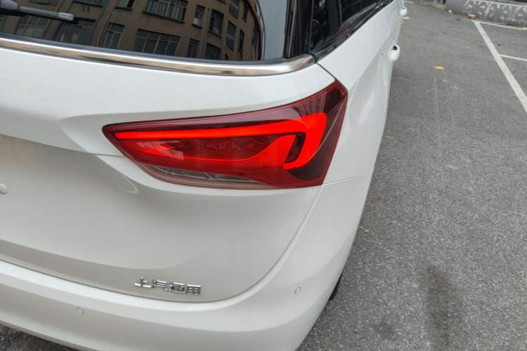 Used Buick GL6 2019 18T 6-Seater Connected Luxury Version China VI Standard Exterior 3