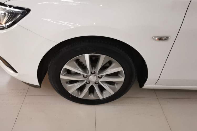 Used Buick GL6 2019 18T 6-Seater Connected Luxury Version China VI Standard Exterior 4