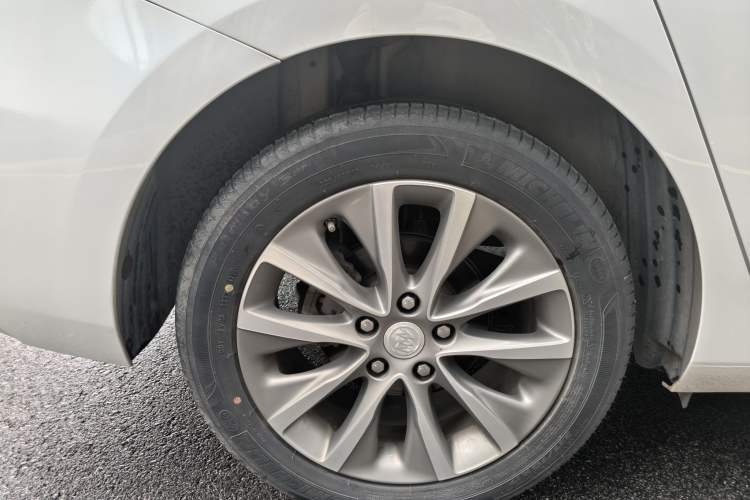 Used Buick GL6 2019 18T 6-Seater Connected Luxury Version China VI Standard Exterior 4