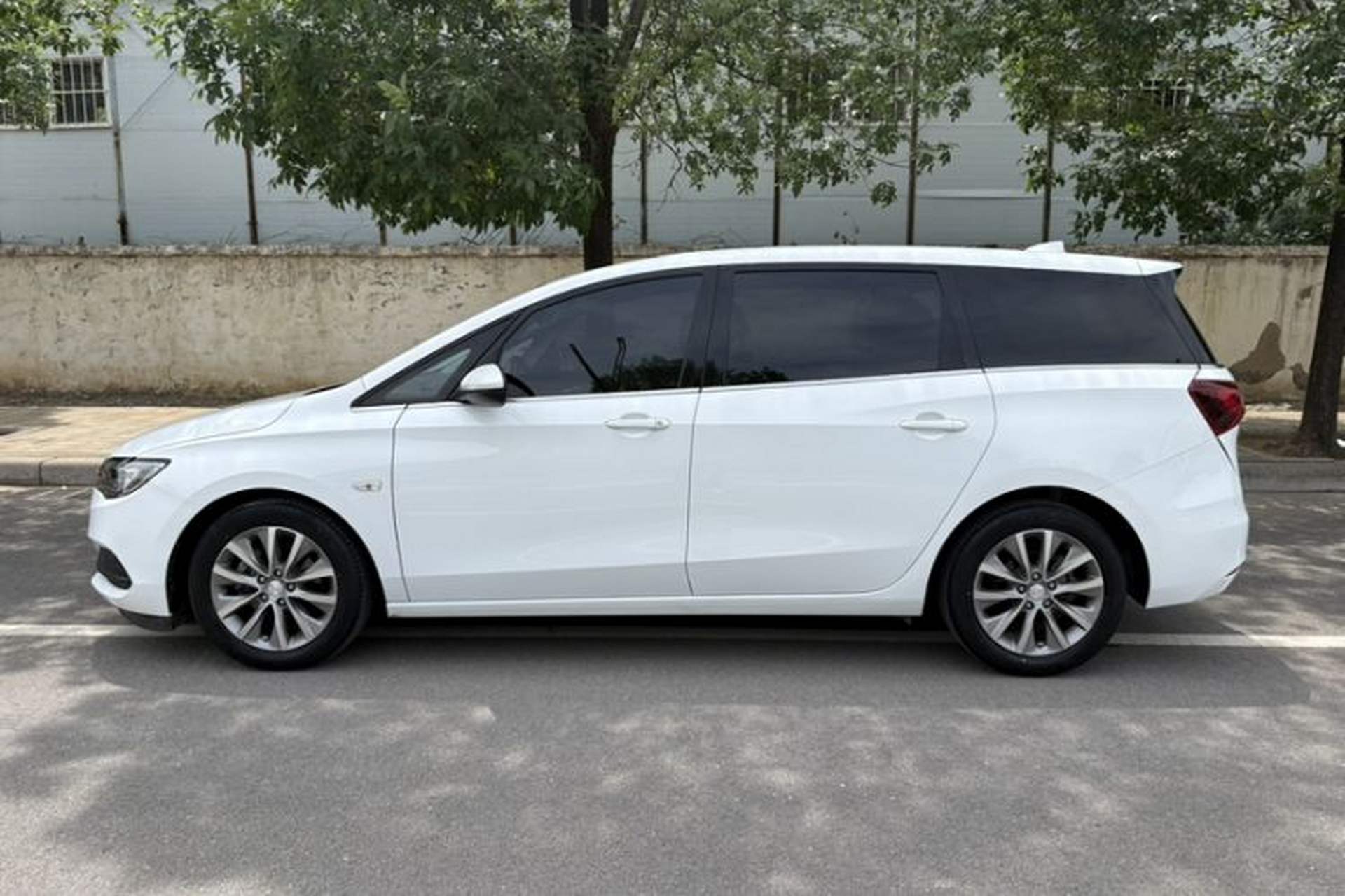 Used Buick GL6 2019 18T 6-Seater Connected Luxury Version China VI Standard Exterior 5