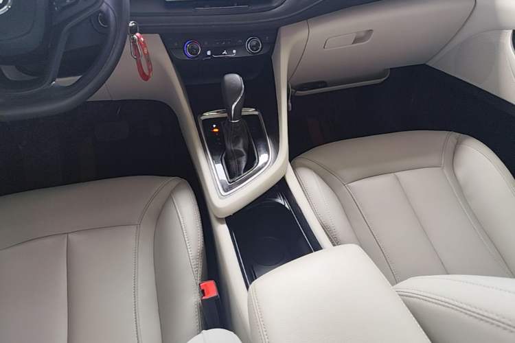 Used Buick GL6 2019 18T 6-Seater Elite Version China VI Standard Gear Lever