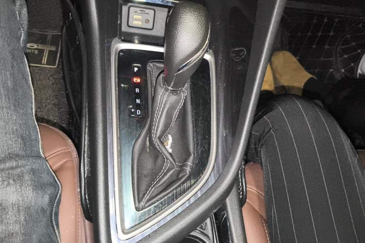 Used Buick GL6 2019 18T 6-Seater Connected Luxury Version China VI Standard Gear Lever