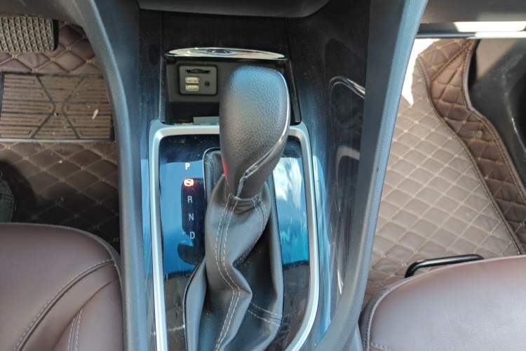 Used Buick GL6 2019 18T 6-Seater Connected Luxury Version China VI Standard Gear Lever