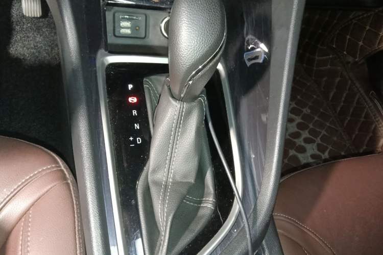Used Buick GL6 2019 18T 6-Seater Connected Luxury Version China VI Standard Gear Lever
