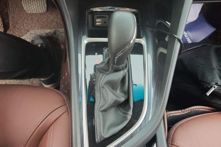 Used Buick GL6 2019 18T 6-Seater Connected Luxury Version China VI Standard Gear Lever