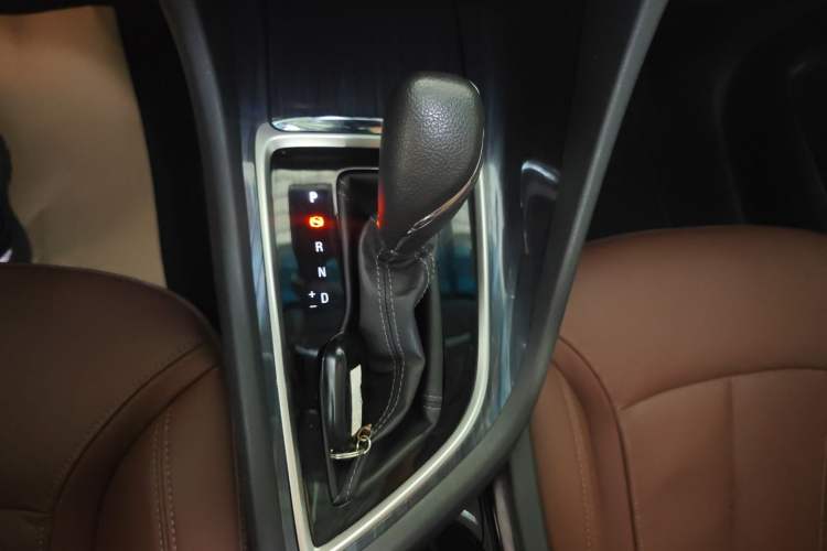 Used Buick GL6 2019 18T 6-Seater Connected Luxury Version China VI Standard Gear Lever