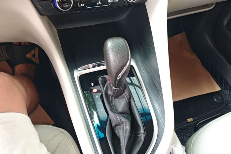 Used Buick GL6 2019 18T 6-Seater Elite Version China VI Standard Gear Lever
